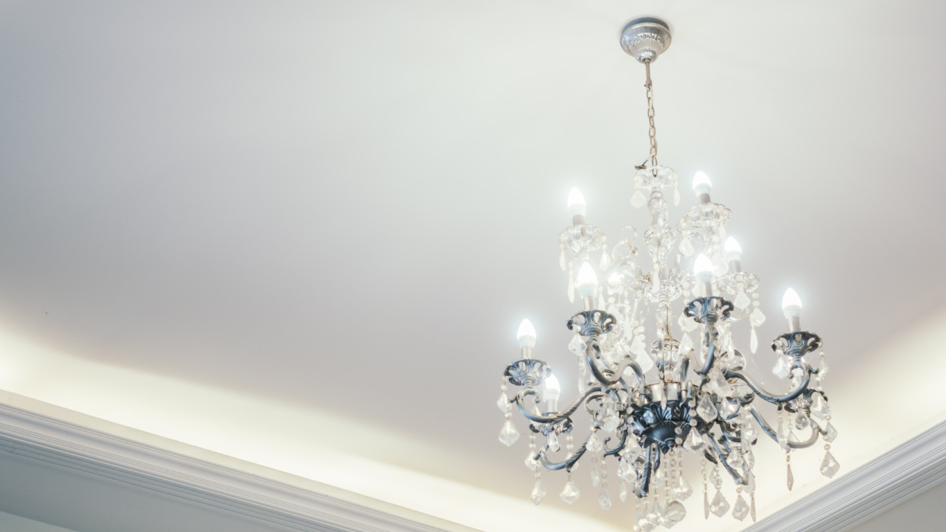 Pourquoi rénover votre plafond ? Découvrez les avantages cachés !